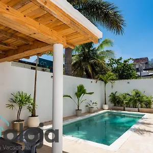  Affittacamere Vica Con Piscina En La Entrada De La Zona Hotelera
